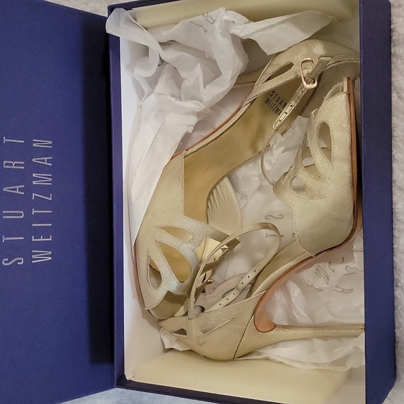 Gorgeous Beige Stuart Weiztman Beige Moore Silk Heels Sz 9.5 M - Picture 1 of 6